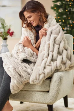 Soft Surroundings La Parisienne Faux Fur Throw> Throws|Bedding Essentials