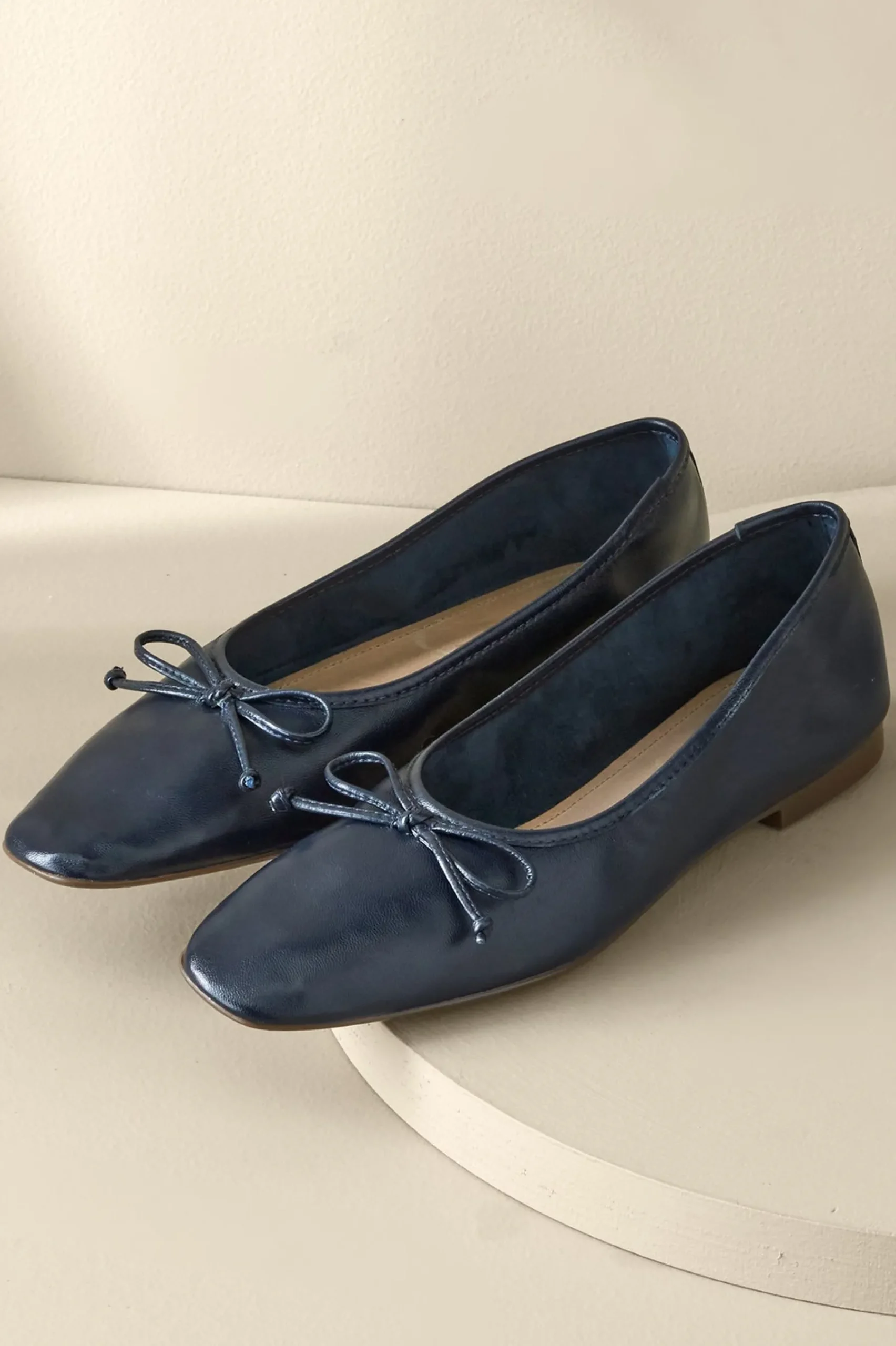 Soft Surroundings Schutz Arissa Bow Ballet Flat> flats